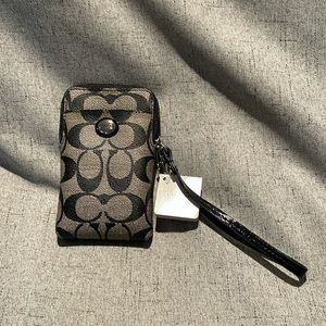 BNWT Coach Black/White Case/Wristlet